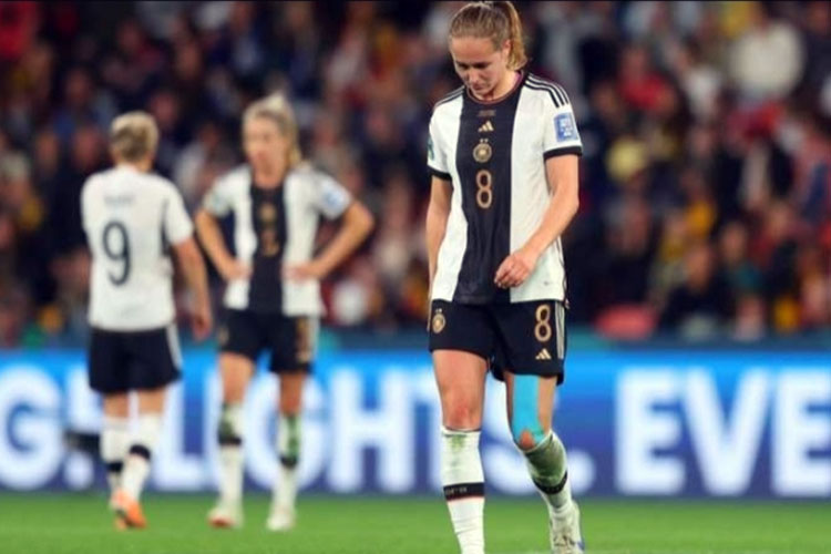 Jerman menangis karena tersingkir usai bermain imbang 1-1 lawan Korea Selatan sore tadi. (FOTO: BBC)