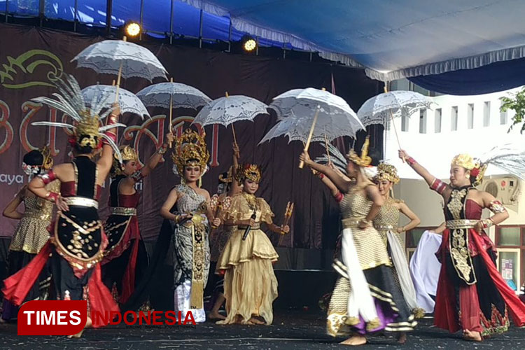 Penampilan para pelajar di Genibudjari 2023 (Foto: Yobby/TIMES Indonesia)