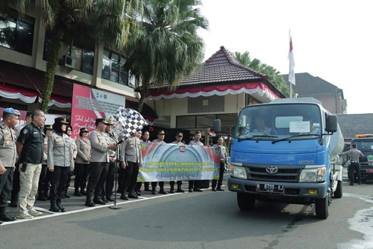 28 Tahun Akpol 95 Patria Tama, Polresta Malang Kota Distribusikan 100 Ribu Liter Air Bersih