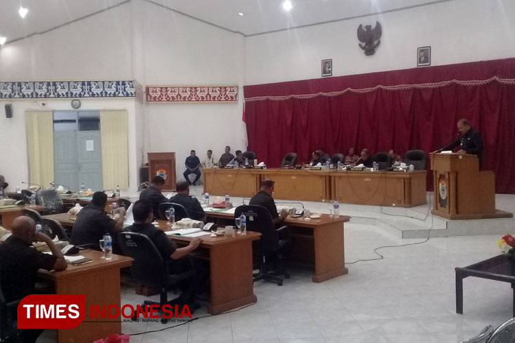 anggota-DPRD-242a03d4c6efef5dd.jpg