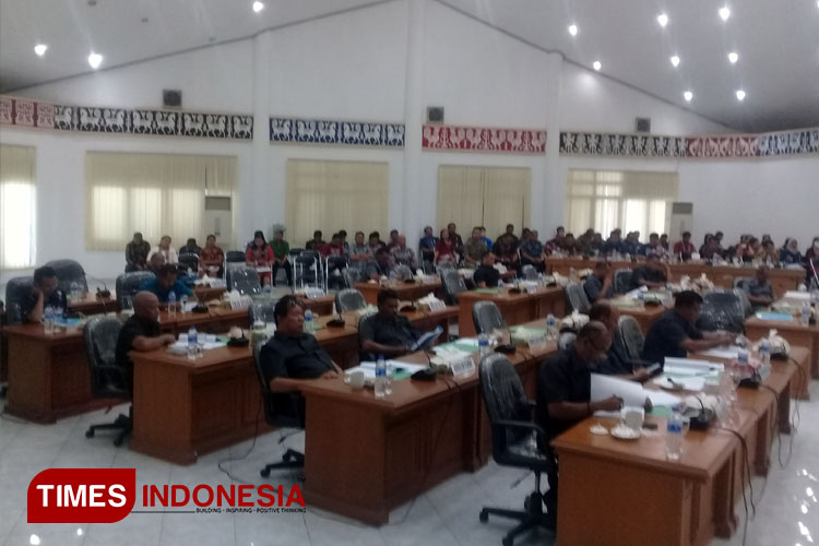Suasana sidang paripurna yang dihadiri 18 anggota sedangkan 12 anggota DPRD Kab. Sumba Timur tidak hadir. (FOTO: Habibudin/TIMES Indonesia)