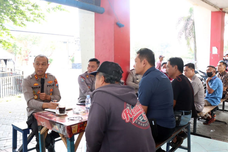 Polres Malang Berikan Keamanan bagi Pedagang Saat Relokasi Kios Stadion Kanjuruhan
