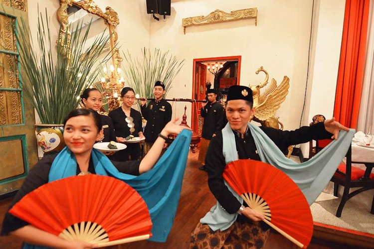 Rijsttafel Betawi at Tugu Kunstkring Paleis