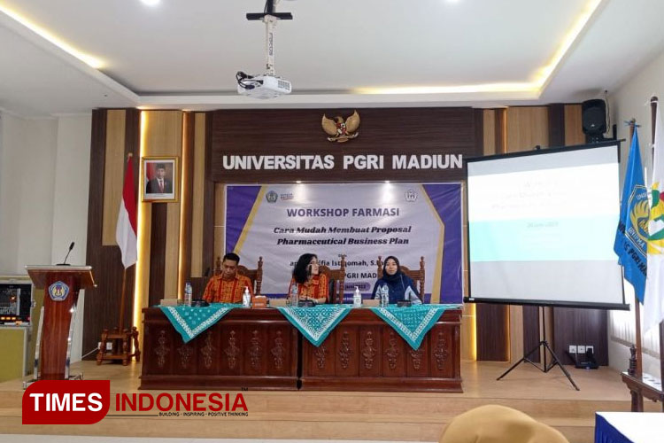 Workshop Farmasi UNIPMA Ulas Cara Mudah Membuat Proposal Pharmaceutical Bussines Plan