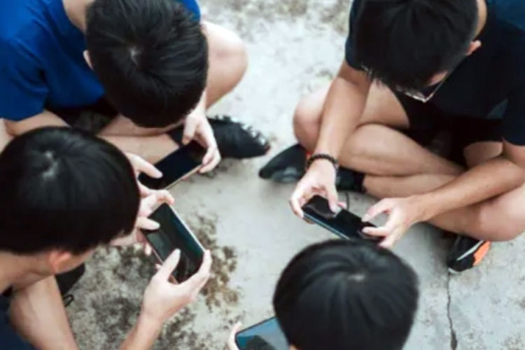 China akan Batasi Anak Bawah Umur Tidak Lebih 2 Jam Sehari di Depan Ponselnya