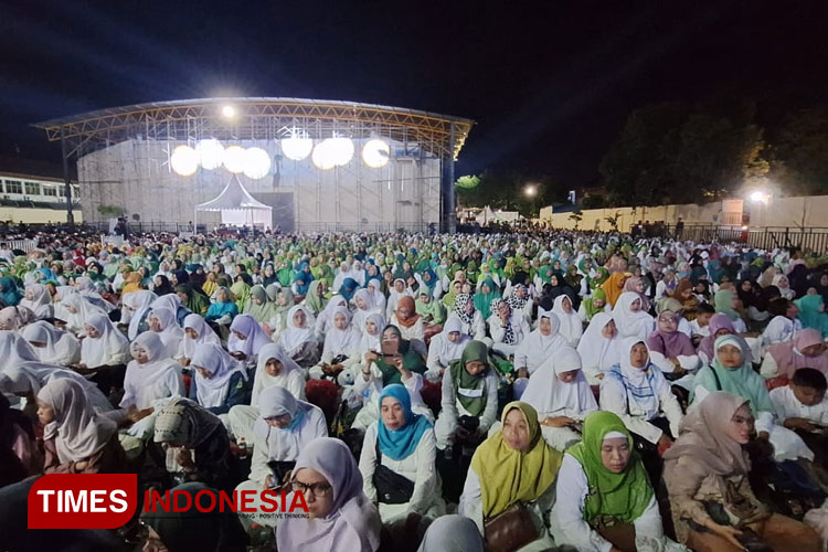 Tumpah Ruah Warga Kota Mojokerto Ikuti Tabligh Akbar Bersama Gus Kautsar