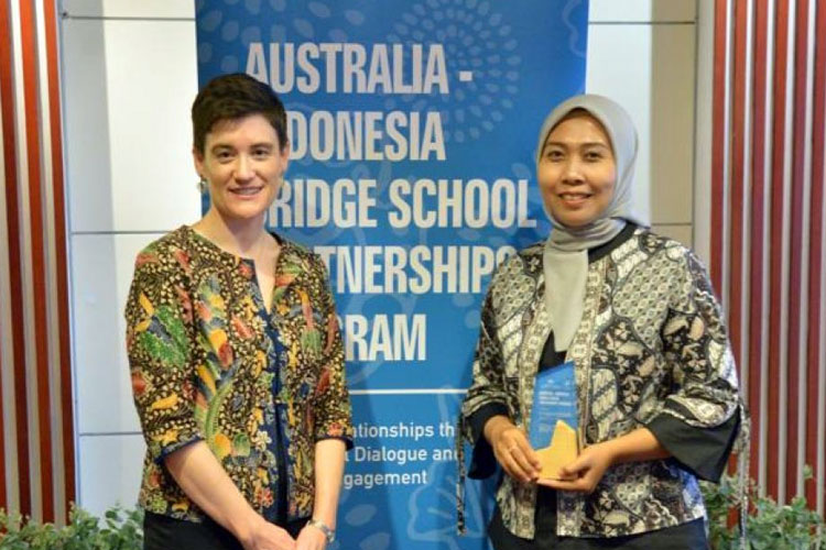 SDU Hamzanwadi Tandatangani MoU Program Kemitraan Sekolah BRIDGE Australia-Indonesia