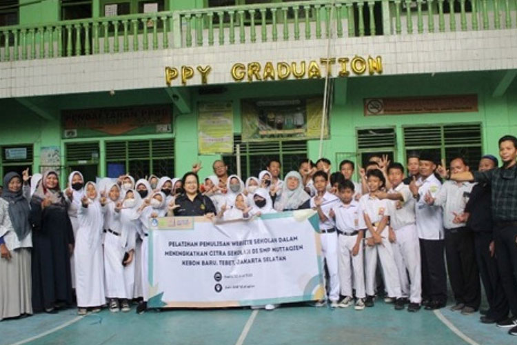 Tim Dosen FIS UNJ Gelar PkM Pembuatan Website Media Pembelajaran di SMP Muttaqien, Jakarta. (FOTO: AJP TIMES Indonesia)