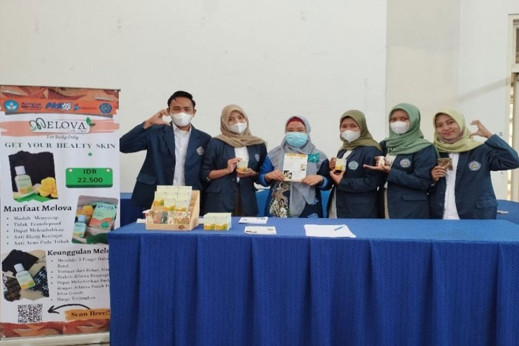 Mahasiswa PKM-K UMG Kreasikan Lotion 3in1 Khas Gresik