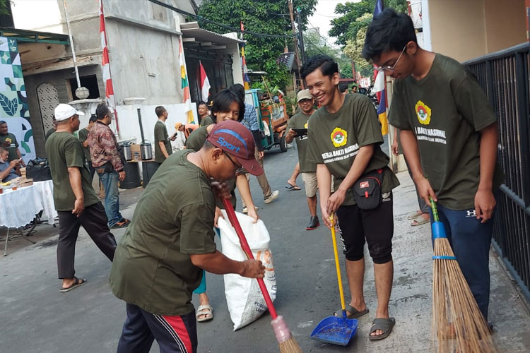 Puluhan Warga LDII Helat Kerja Bakti Nasional