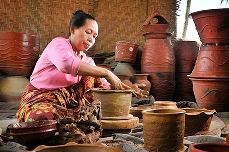 Tanah Nusantara &#45; From the earth to our lives, The History of Pottery in Indonesia