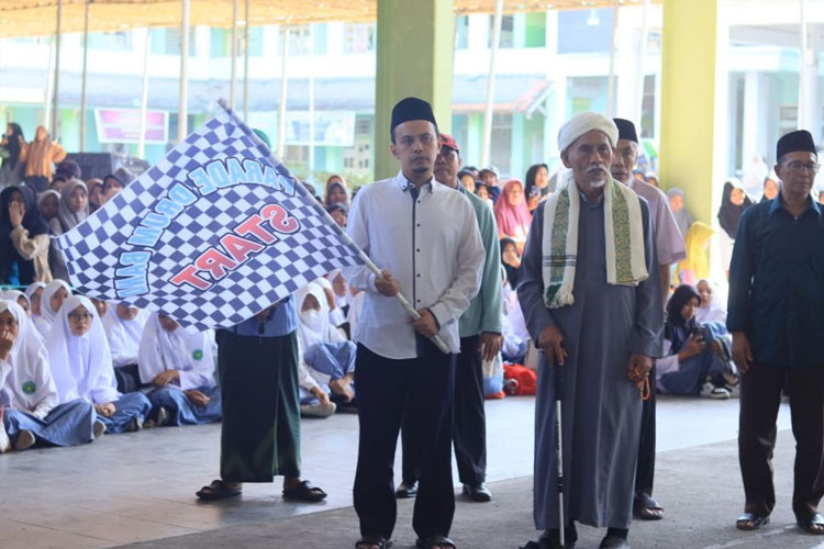 Parade Drumband Se-Pulau Lombok Awali Kegiatan Pra Hultah NWDI ke- 88 di Pancor