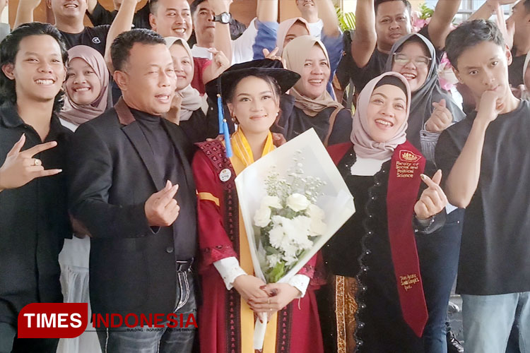 Bupati Ponorogo Hadiri Wisuda Putri Sulungnya di Unpad