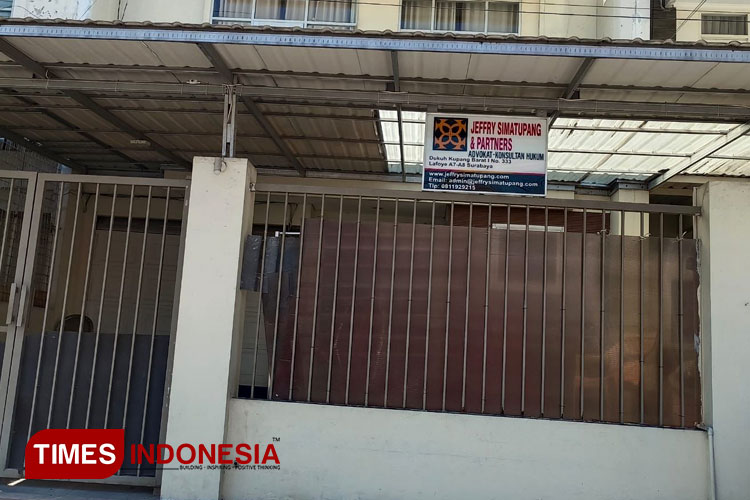Kantor Jeffry Simatupang & Partners di Surabaya nampak sepi, Rabu (9/8/2023).(Foto: Lely Yuana/TIMES Indonesia)