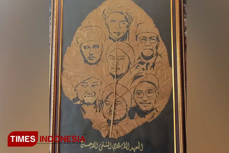 Ukiran-kaligrafi-daun-jati-hasil-karya-Rijalullah-c.jpg