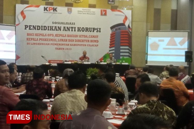 Suasana Sosialisasi Pendidikan Anti Korupsi oleh KPK RI di Aston Inn Cilacap. (FOTO: Estanto Prima Yuniarto/TIMES Indonesia). 