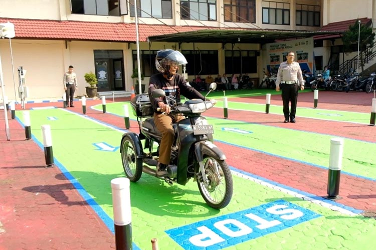 Jalur Baru Uji SIM di Polres Malang Permudah Penyandang Disabilitas