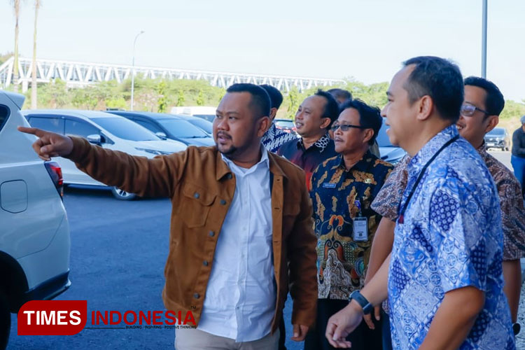 Bupati Fandi Akhmad Yani bersama Kepala OPD usai kunjungi KEK Gresik (Foto: Akmal/TIMES Indonesia).