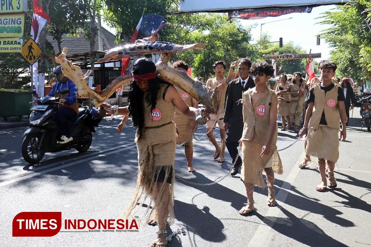 Para-peserta-jalan.jpg