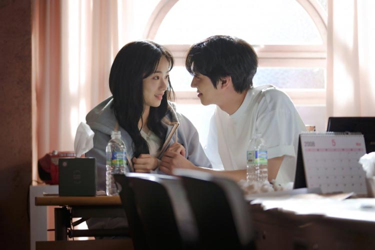 Potongan adegan dalam drama terbaru Ahn Hyo Seop A Time Called You. FOTO: imdb