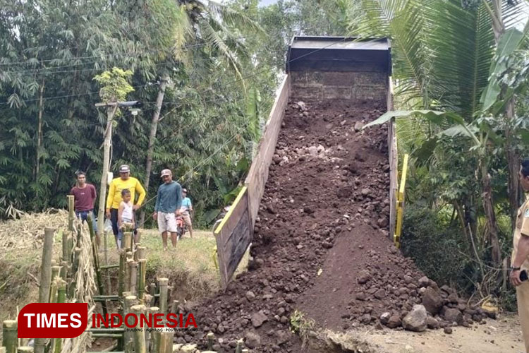 Mendapat Kabar Jalan Desa Ambrol, Begini Respon PT Bumi Suksesindo