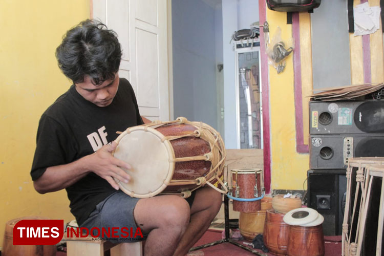 Pengrajin-Kendang-Banyuwangi-a.jpg