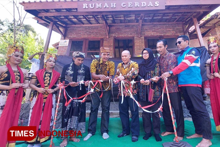 Bersama Rumah Cerdas, Warga Tepi Rimba Banyuwangi Belajar Tanpa Batas