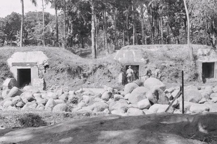 Penyerbuan tentara Belanda ke Goa Jepang yang diduduki pejuang Majalengka, pada Tahun 1947. (FOTO: Nasional Arsip Juli 1947)