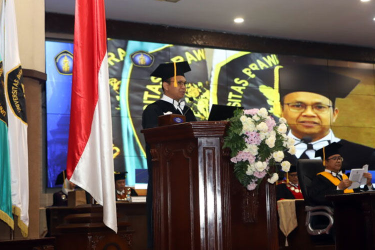 Prof Mangku Purnomo Dikukuhkan Sebagai Guru Besar Bidang Sosiologi Pertanian