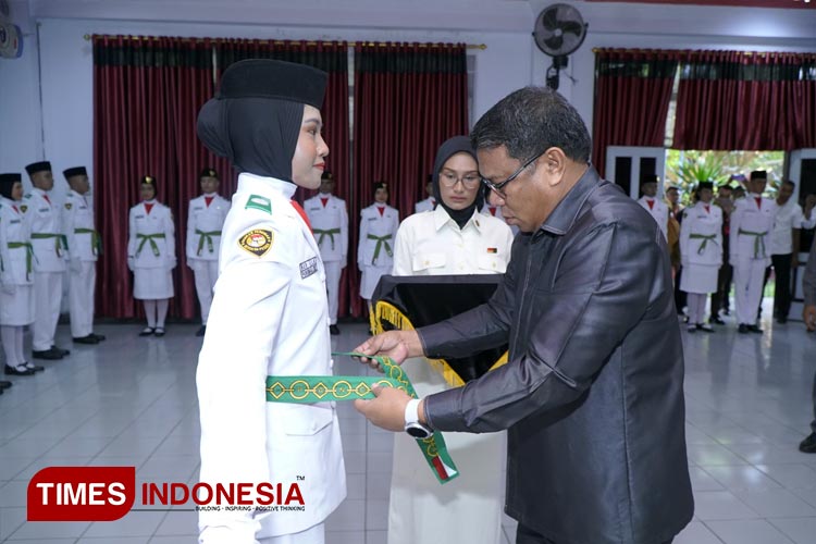 Sekda Tidore Kukuhkan 36 Pasukan Pengibar Bendera Pusaka