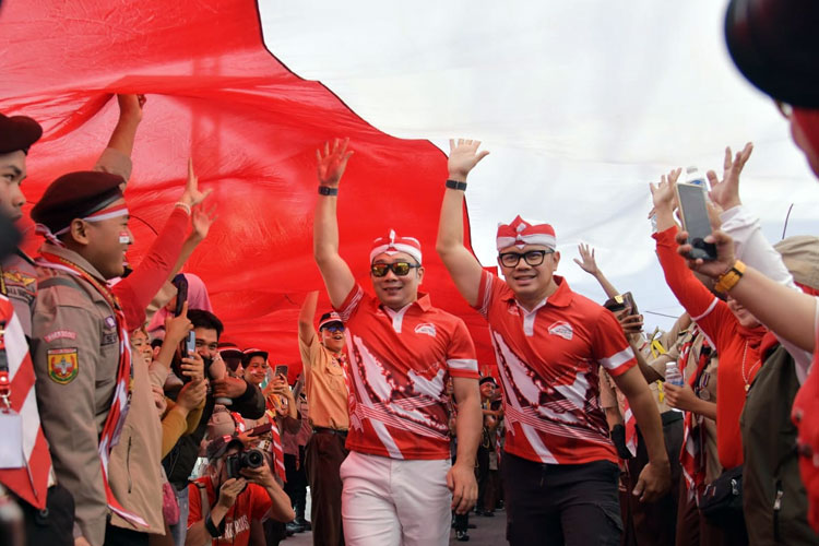 Gubernur Jabar, Ridwan Kamil hadir bersama Wali Kota Bogor dalam acara Festival Merah Putih, Minggu (13/8/2023) (Dok. Humas Jabar)