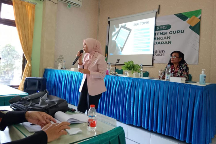 Caption Foto 1:Dr. W. Linda Yuhanna, M.Si,  menyampaikan materi dalam kegiatan IHT. (Foto: Humas UNIPMA for TIMES Indonesia)