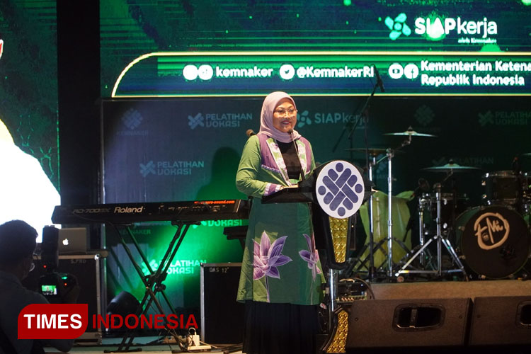 Menaker-Ida-Fauziyah-a.jpg