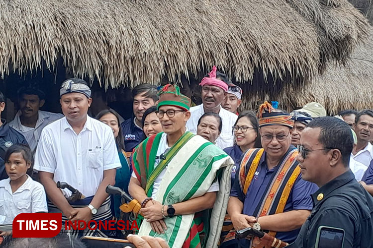 ADWI Tebara 2023 di Sumba Barat, Sandiaga Uno Kenakan Pakaian Adat