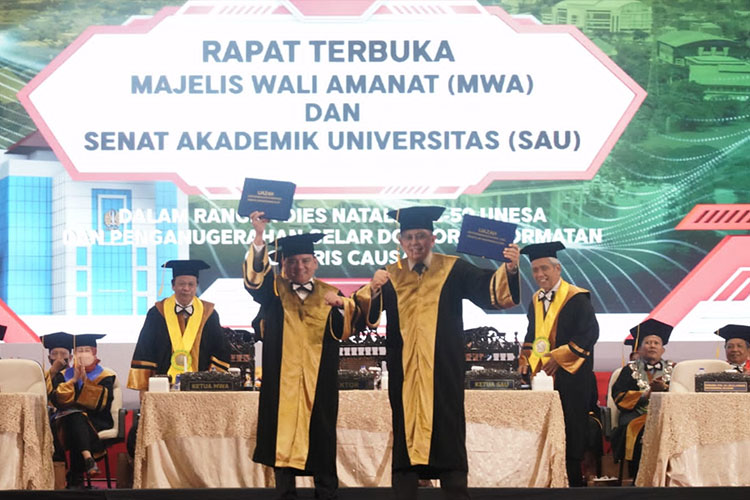 Sekjen Kemenkumham RI Terima Gelar Doktor Kehormatan dari Universitas Negeri Surabaya