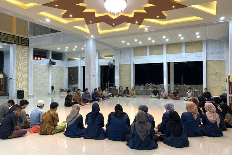 Silaturahmi Dengan PCM Sangkapura, Mahasiswa KKN UMG Siap Jaga Nama Baik Muhammadiyah