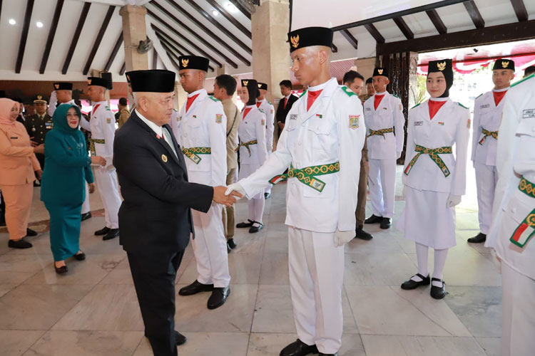 Bupati Malang Kukuhkan Petugas Paskibra Upacara HUT ke-78 RI