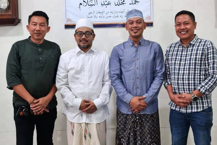 Ganjarist Jatim 'Sowan' ke Cucu Pendiri NU, Kenalkan Capres Ganjar Pranowo