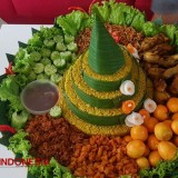 Ulang Tahun Sebentar Lagi: Pilih Tart atau Tumpeng?