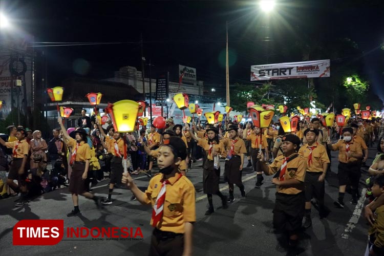 Pawai Lampion, Ungkapan Cinta Pelajar Banyuwangi dalam Merayakan Hari Pramuka