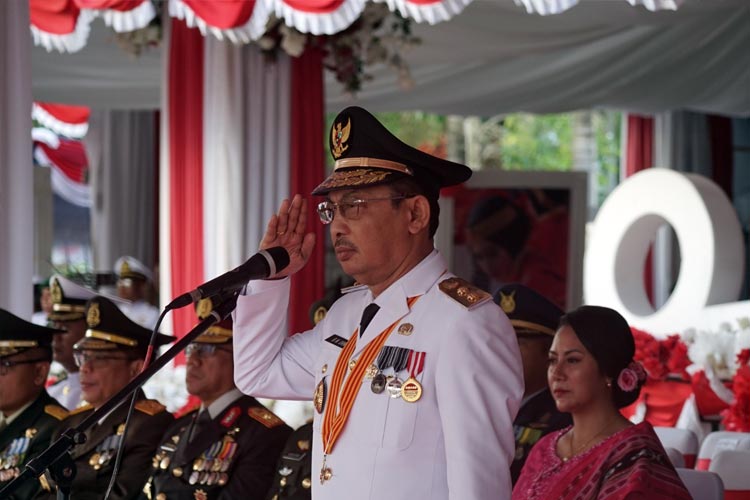 Wagub Maluku Jadi Irup Upacara Penurunan Bendera Merah Putih