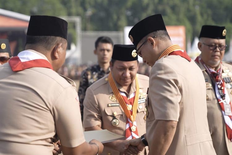 Bupati Pulau Taliabu Dapat Anugerah Lencana Kwarnas Pramuka dari Budi Waseso