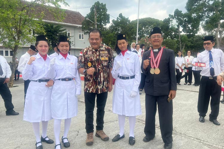 Khidmatnya Upacara 17 Agustus 2024 di GKJW Malang