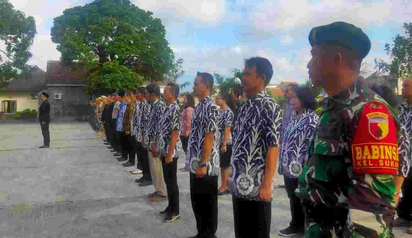 Babinsa Koramil Sukun dalam upacara HUT ke-78 RI di GKJW Sukun Malang. (Foto: Babinsa 0833)