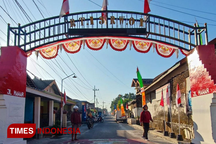 Kekompakan-warga-RT-13-Mojopurno-Madiun-b.jpg