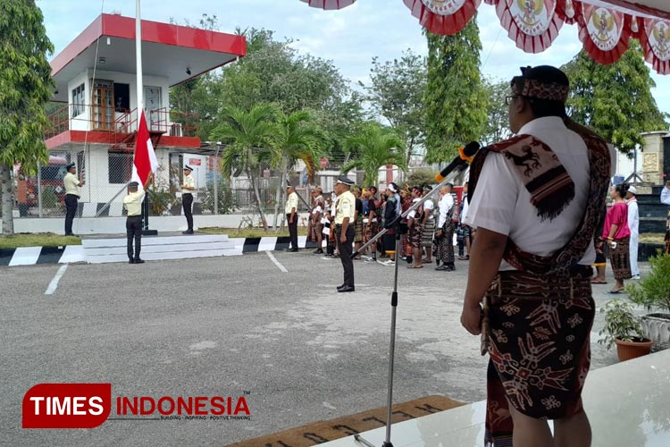 Pertamina Waingapu Gelar Upacara HUT ke-78 RI Kenakan Pakaian Adat