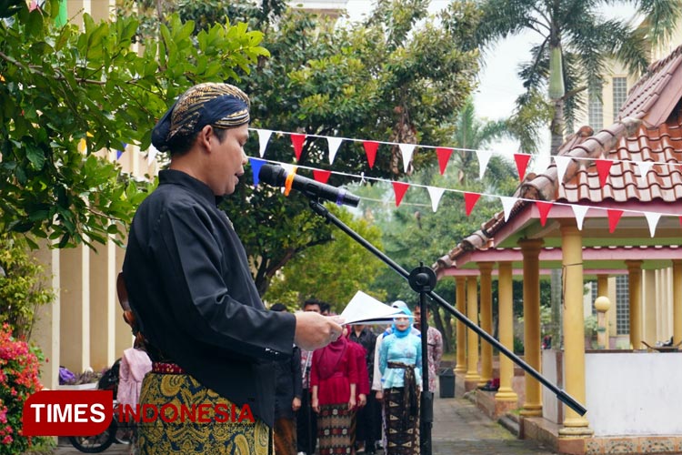 Upacara HUT ke-78 RI di STKIP PGRI Pacitan: Semangat Kolaborasi dan Gotong Royong