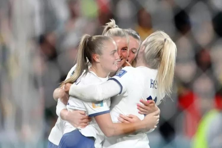 Pemain Inggris usai mengalahkan Australia di semifinal Piala Dunia Wanita 2023.(FOTO: FIFA)