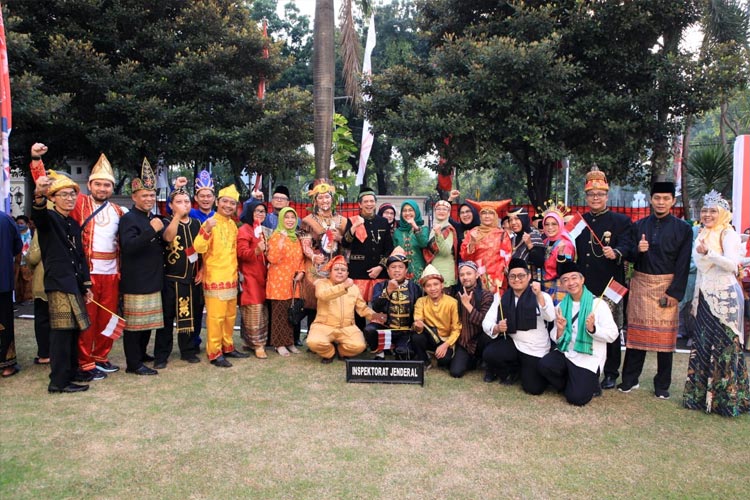 Lomba Ragam Pakaian Adat Nusantara, Itjen Kemenag Juara I
