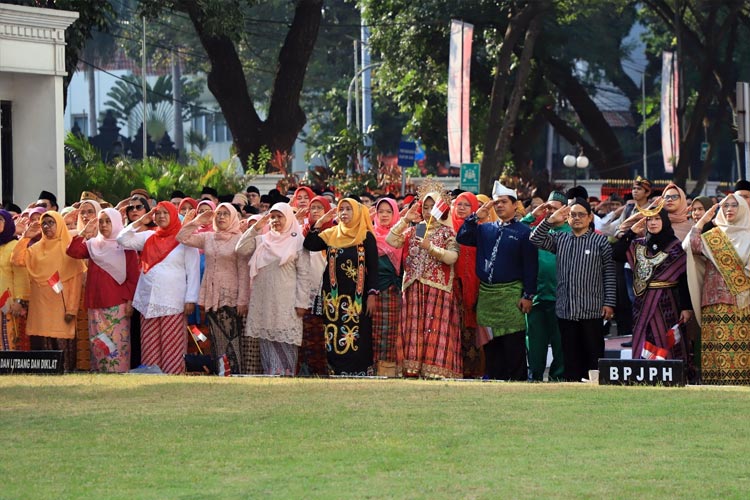 Pakaian Adat Nusantara Warnai Peringatan Hut 78 Kemerdekaan Di Kantor